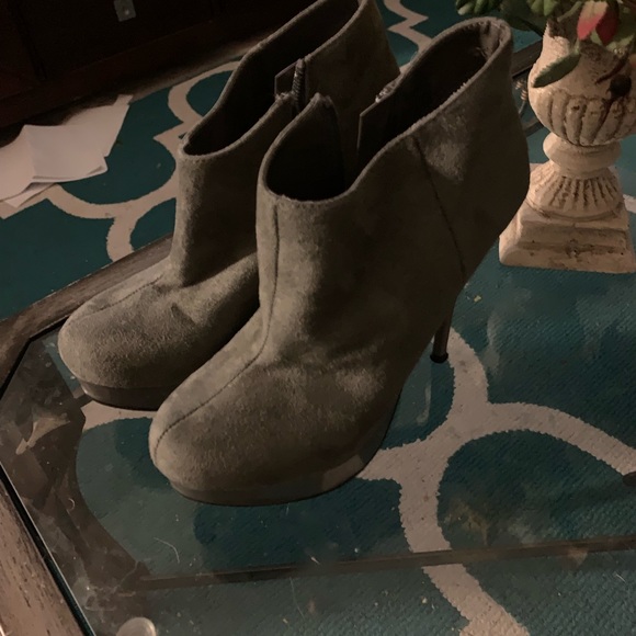 Shoes - Picture 5 of 5